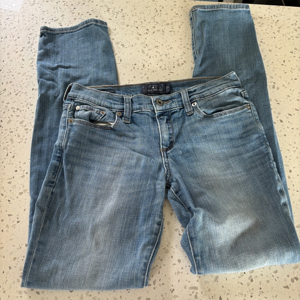 SOLD Lucky Brand Women’s 0/25 Regular Low Rise Light Blue Wash Straight Leg